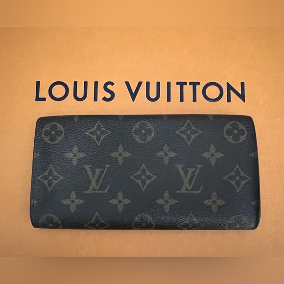 Louis Vuitton Wallet - Picture 2 of 9